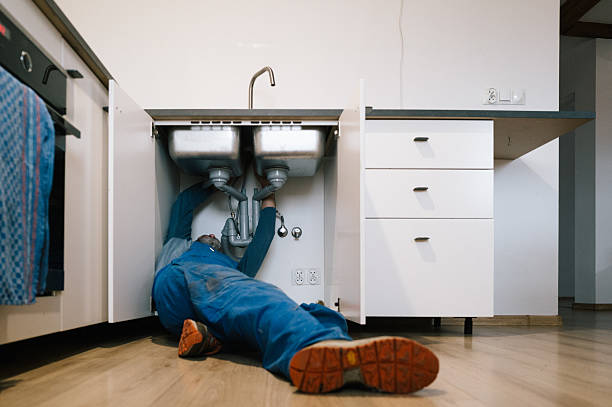 Professional Plumbing technician working in Caulfield, MO